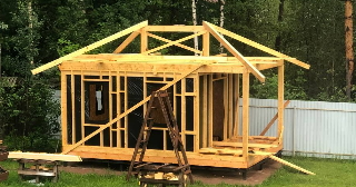 Сарай из бруса 100х100 в Екатеринбурге - строительство под ключ | АрхиСтрой от 41732 руб.